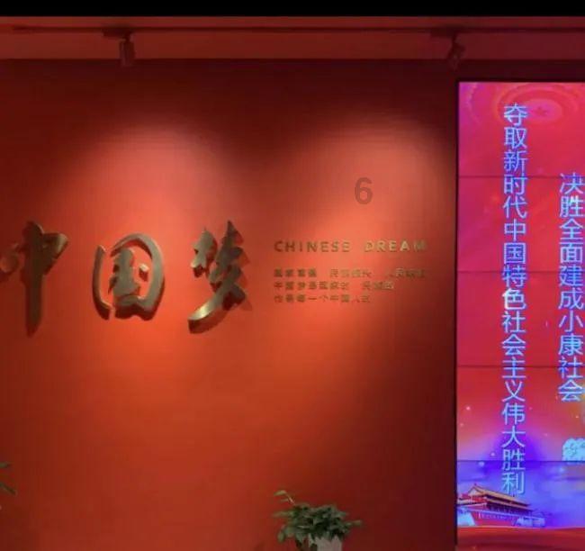 笑脸球的冒险之旅
